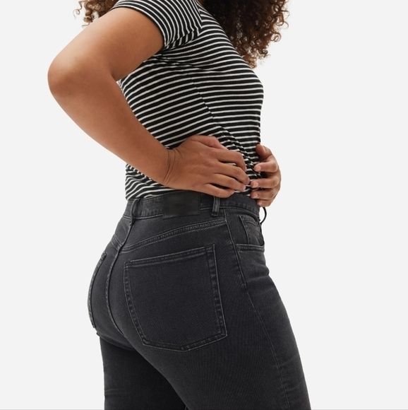 NWT Everlane The Curvy Cheeky Straight Jean in Washed Black size 23 ankle - Picture 4 of 8